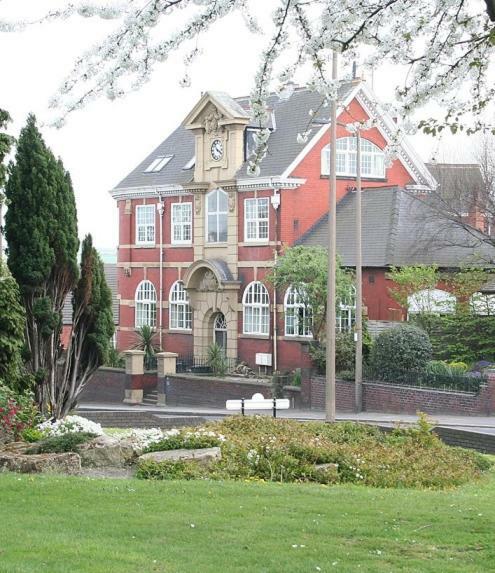 Carnegie Library: Austen Apartment 2 Bedroom Mexborough エクステリア 写真